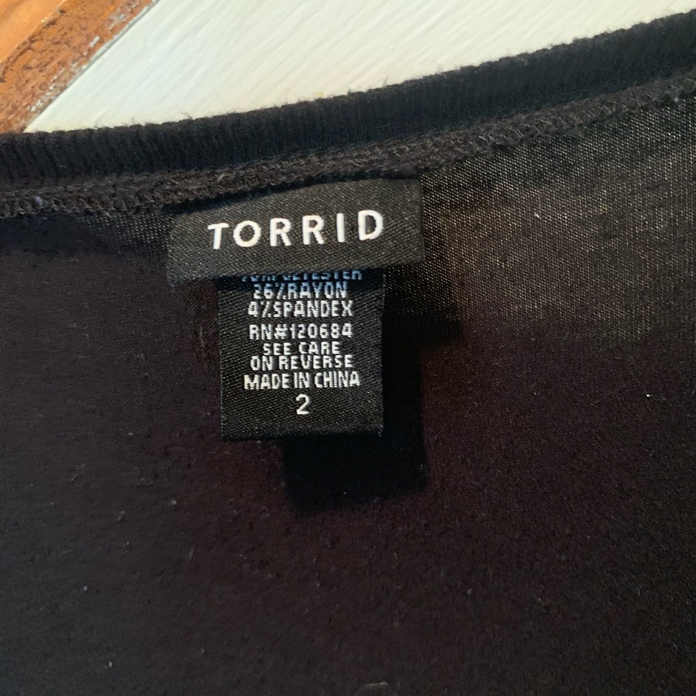 ❌SOLD❌ Torrid “REBEL” Floral Graphic Top - Picture 3 of 4